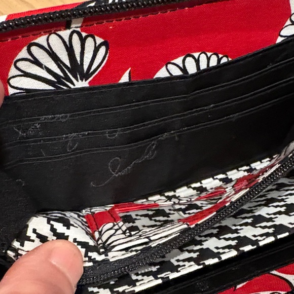 Vera Bradley Red and White Floral Wallet - Picture 4 of 5